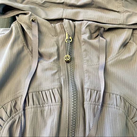 Lululemon Dance Studio Jacket in Water Drop Blue, Size 6 - EUC - Picture 3 of 7